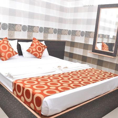 Addhuri Comforts Inn Maisur Dış mekan fotoğraf